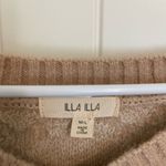 Illa Illa EUC |  women’s chevron patterned soft knit v-neck sweater — M/L‎ Photo 1