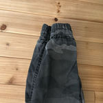 Tna Aritzia Size XSmall Dark Camo Camouflage Print Jogger Pants Gray Photo 4