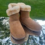 Leather and Fleece Lamo Boots Winter Tan Beige Furry Fuzzy Boots Size 7 Photo 2