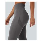 Halara NWT  OneForm Seamless Flow High Waisted Booty Scrunch Yoga Leggings Gray Photo 5