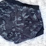 Under Armour  Women’s Loose Fit HeatGear Black Camo Athletic Running Shorts Small Photo 6