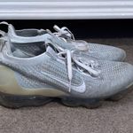 Nike Women’s VaporMax 2021  Air Flyknit Photo 0