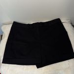 Vince Camuto Flat Front 4.5” Cuffed Shorts Women’s Size 10 Black Stretch Photo 4