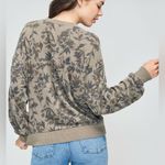 Wildfox Women’s Wallflower Fifi Crewneck Sweatshirt in Pigment Falcon Sz XL NEW Photo 4