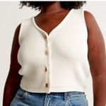 Abercrombie & Fitch  Mara button-up sweater vest in cream large Photo 4