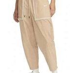 Nike Essentials Women’s Woven Sweatpants Photo 0