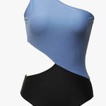 NWOT Womens’ One Photo 2