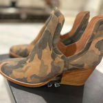 Anthropologie Silent D Cut-Out Ankle Stacked Block Heel Booties Camo Size 7 Photo 1