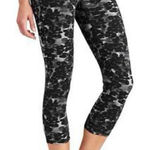 Athleta Black and Gray Patterned Capri Leggings Size Medium Photo 0