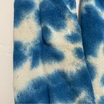 Woman’s Blue and White Tie Photo 3