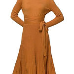 Fincati Cashmere Blend Belt Fitted Pleated Sweater Dress Goldenrod Size Large Gold Photo 0