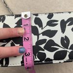 Steve Madden : Black and White Floral Cross Body Photo 10