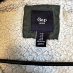 Gap ‎ Sherpa-lined parka jacket Army green medium Photo 3