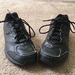 Avia  Women's Athletic Shoes Sneakers Oil Slip Resistant Size 8 Black Photo 0