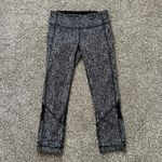 Lululemon  black & white pattern mesh panel leggings size 6 Photo 1