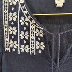Gap  shift linen blend dark blue dress with‎ white floral embroidery. Size Medium Photo 3