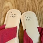 A New Day  Women's Flat Sandals Thong Bow Accent Pink‎ Size 6 Photo 1