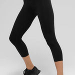 Alo Yoga  Black High-Rise Waist Airbrush Capri Leggings Photo 0