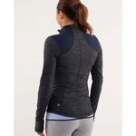 Lululemon  Forme Jacket Reversible Slub Luon Material Denim Inkwell - Size - 8 Photo 2