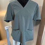 FIGS  Casma Three-Pocket Scrub Top Bonsai Green Medical FW1100 Women's Large Photo 0