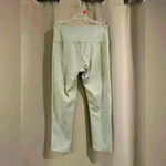 Zobha Women’s Light Green  Yoga Capris Photo 1