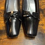 Stuart Weitzman Pointed Toe Low Heel Pumps Black Leather with Bow Accent size 8 Photo 1
