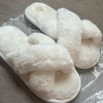 New White Fuzzy Bridesmaids Wedding Slippers Sz US 8 EUR 38 Photo 1