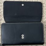 wilson's leather  Smooth Black Full Zip Wallet with Contrasting Stitching Photo 1