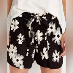 Madewell  Drapey Pull-On Shorts in Ikat Floral Size Xsmall Photo 3