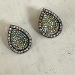 Teardrop rhinestone post earrings Photo 1
