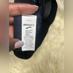 Brooks  high impact non wired sports bra sz 32 DD Photo 2