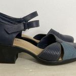 Clarks  Collection Size 7 Comfort Shoe Heels Navy Blue Strap Closed Toe Photo 3