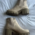 Amazon Boots Size 8 Photo 0