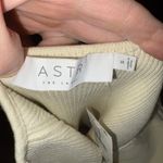 ASTR the Label Cream Ribbed Knit Top V Neck Short Sleeve Fitted Womens Small‎ Photo 3