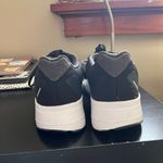 Adidas Tennis Shoes Photo 2