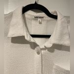 Kathy Ireland  Size S Textured Gauze White Short Sleeve Pearl Button Down Shirt Photo 3