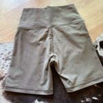 Set Active Airluxe Breathe Parke Shorts In Tan Size Small Photo 1