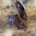 Louise et Cie  Burgundy Snakeskin Heeled Boots woman’s sz 9/40 Photo 13
