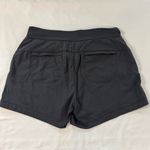 Athleta  Black 4” Trekkie Cargo Shorts Women Size 4 Gym Outdoor Pockets Sporty Photo 6