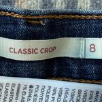 Levi's Classic Crop Jeans Frayed Hem Medium Wash Denim Women's Size 8 Photo 2