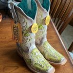 Corral  neon green studded Size 6.5 C3967 Photo 4