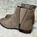 Frye Carly Zip Chelsea Flat Boots Booties Ash Beige Suede Size 7.5 Photo 0