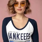 NWT Women's New York Yankees 3/4 Sleeve Raglan T Photo 0