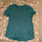 Lululemon t shirt Photo 1