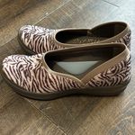 Bzees  Fusion Zebra Slip On Casual‎ Comfort Washable Women's Shoes Sz.11 W Photo 2