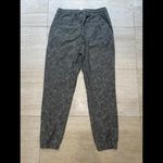 Athleta  Women's Farallon Green Stratum‎ Camo Joggers Sz 8 Photo 2