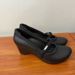 Crocs NWOT  Casey Mary Jane Pump Wedge Heel All Black Comfort Casual W8 Photo 3
