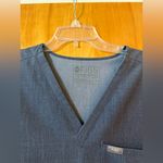 FIGS  Technical Collection One Pocket Scrub Top Short Sleeve Shirt Women’s Large Photo 4