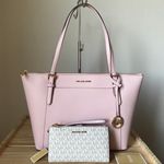 Michael Kors Set Photo 0