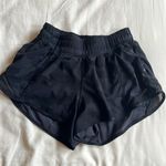 Lululemon  hotty hot shorts in black camo 2.5 inseem size 2 Photo 0